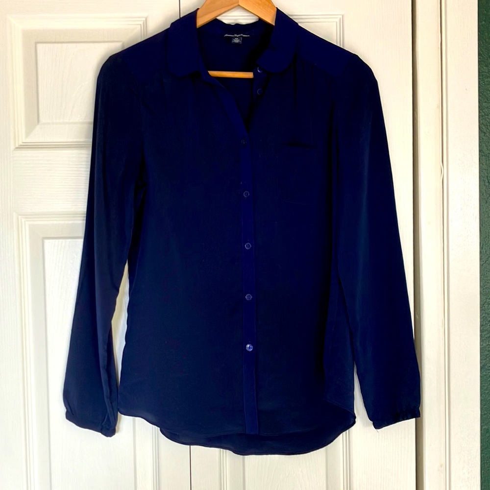 Navy blouse with rounded collar and pocket